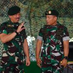 Mayjen TNI Sachono Pantau Latihan Para Dasar Divif 2 Kostrad: Yel-Yel Penuh Semangat Hiasi GOR Matronji IMG-20251207-WA0146